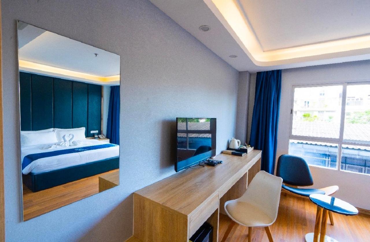โรงแรมแซฟไฟร์ กรุงเทพมหานคร ภายนอก รูปภาพ Deluxe Room