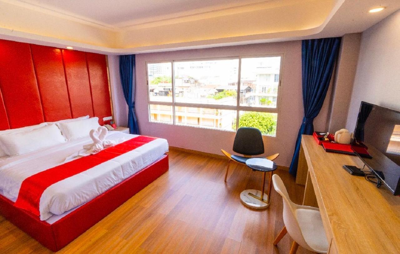 โรงแรมแซฟไฟร์ กรุงเทพมหานคร ภายนอก รูปภาพ Deluxe Room