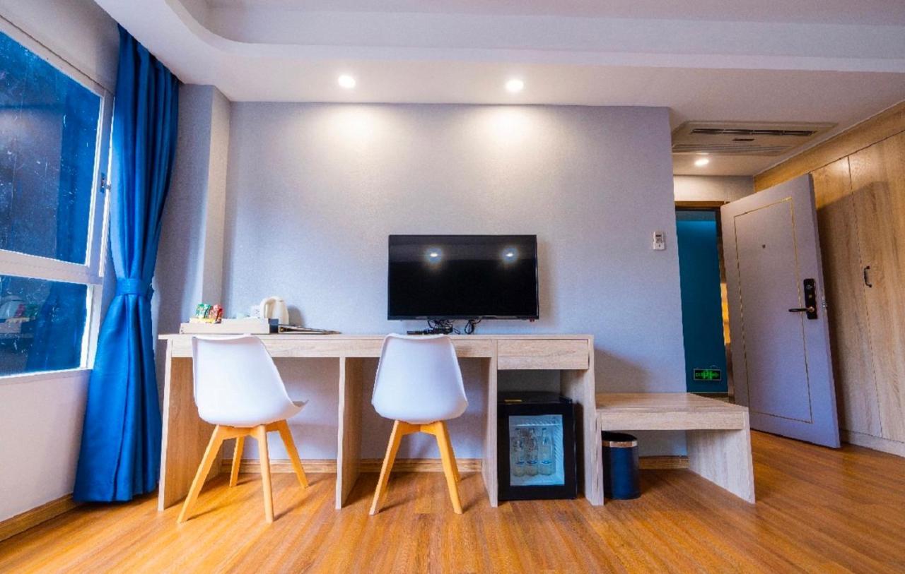 โรงแรมแซฟไฟร์ กรุงเทพมหานคร ภายนอก รูปภาพ A room at the hotel
