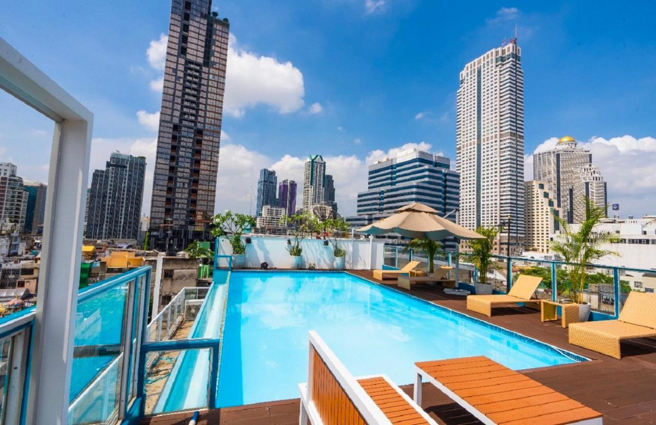 โรงแรมแซฟไฟร์ กรุงเทพมหานคร ภายนอก รูปภาพ Rooftop pool at the hotel