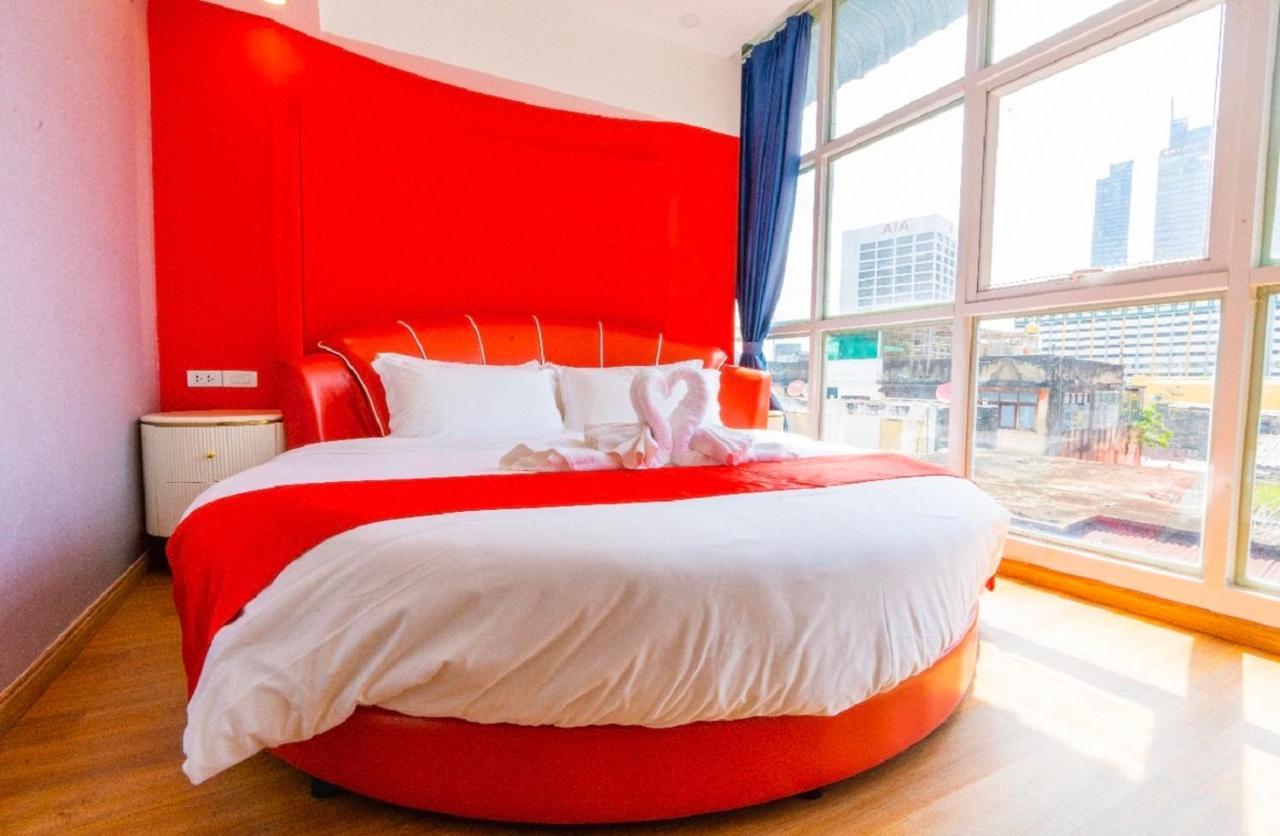โรงแรมแซฟไฟร์ กรุงเทพมหานคร ภายนอก รูปภาพ A room at the hotel