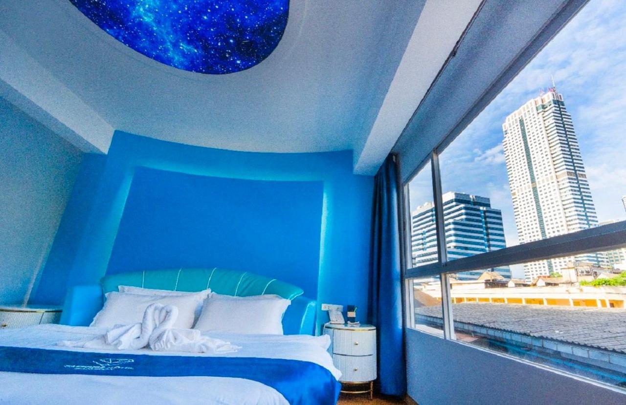 โรงแรมแซฟไฟร์ กรุงเทพมหานคร ภายนอก รูปภาพ A room at the hotel