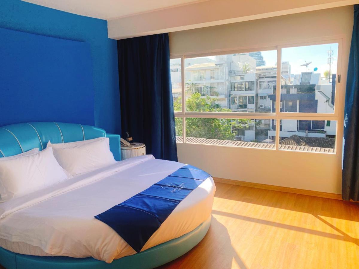 โรงแรมแซฟไฟร์ กรุงเทพมหานคร ภายนอก รูปภาพ A bedroom at the hotel