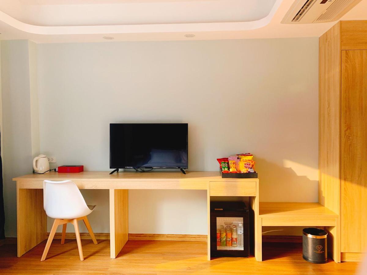 โรงแรมแซฟไฟร์ กรุงเทพมหานคร ภายนอก รูปภาพ A room at the hotel