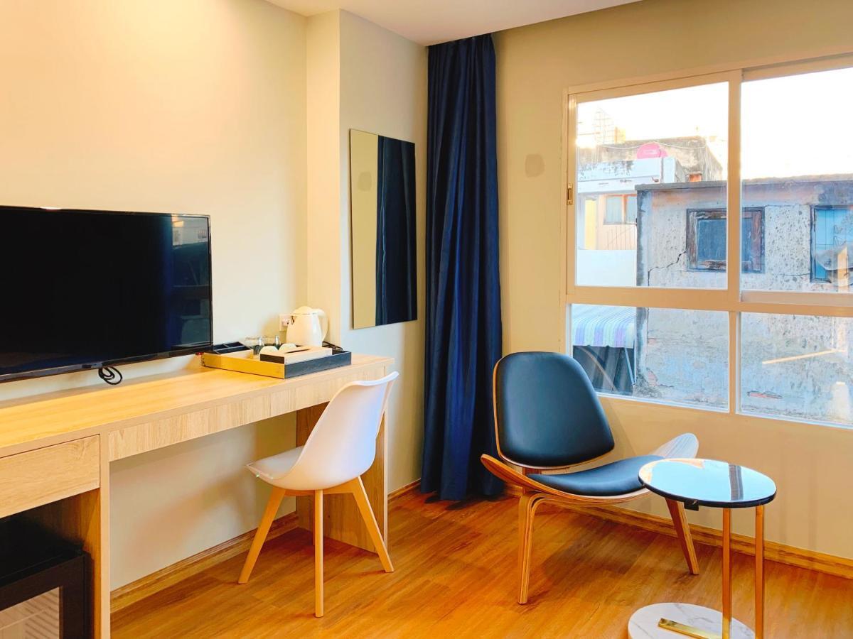 โรงแรมแซฟไฟร์ กรุงเทพมหานคร ภายนอก รูปภาพ A room at the hotel
